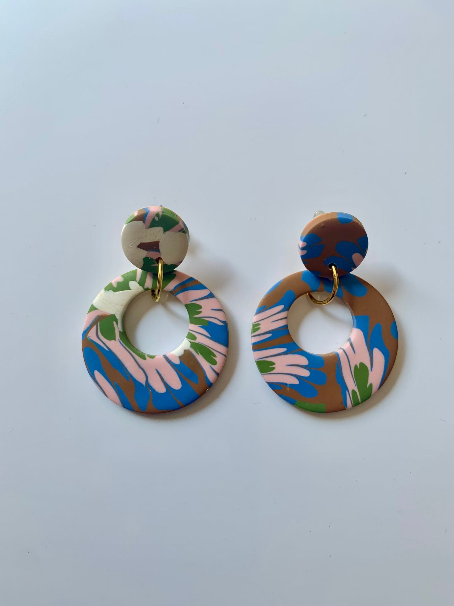 Pendientes lolita flores rosas y marrones de arcilla polimérica hechos a mano - Carine, vista 2