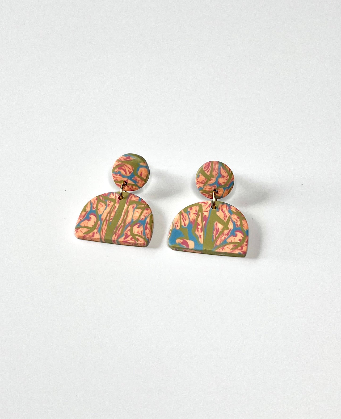 Meninas naranjas y azules