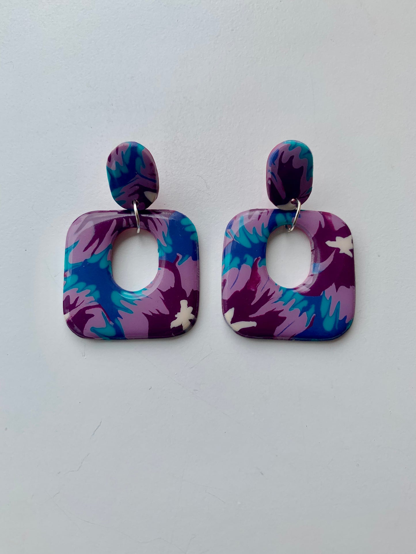 Dalia turquesa y malva