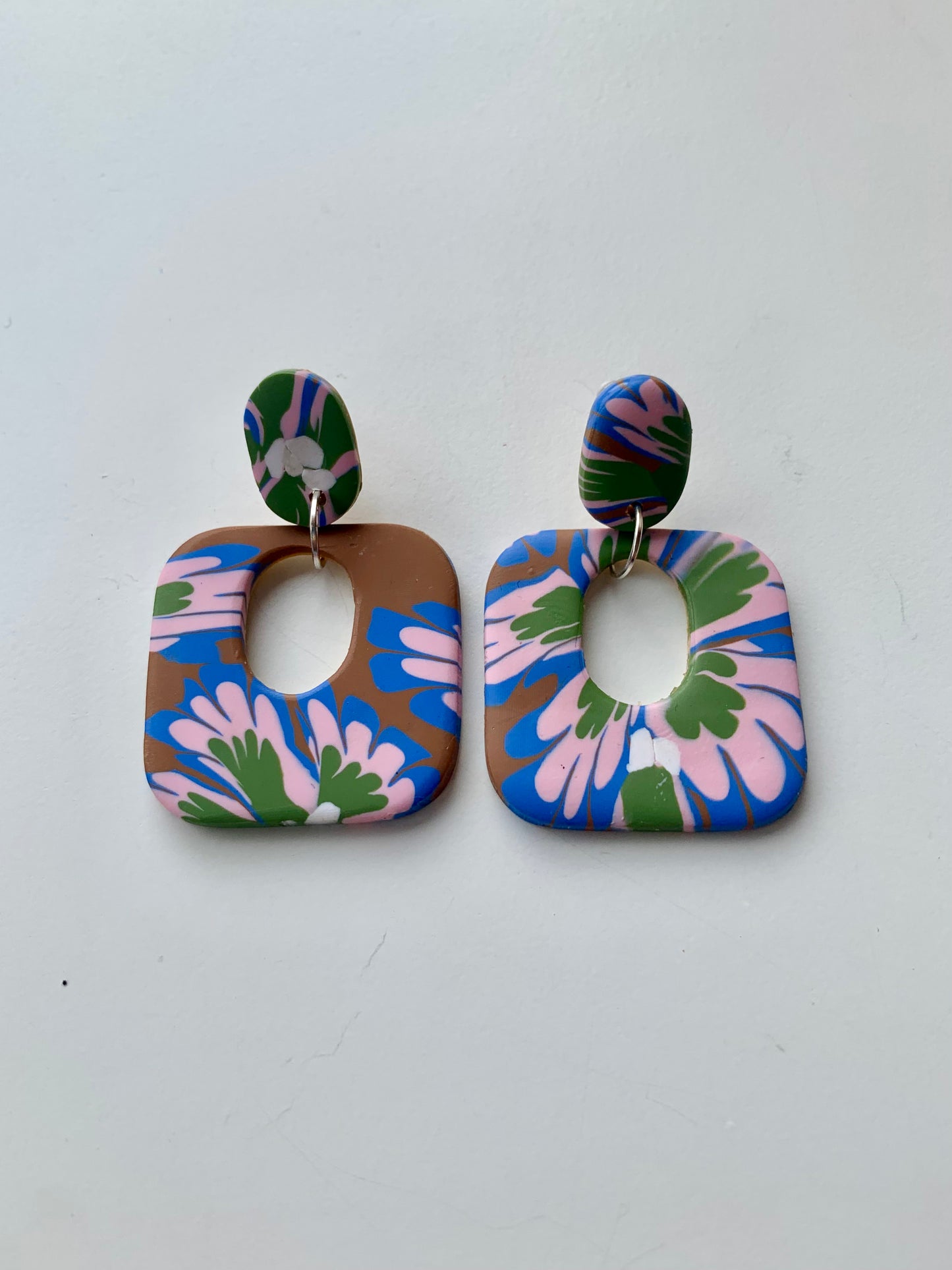 Dalia rosa y marrón