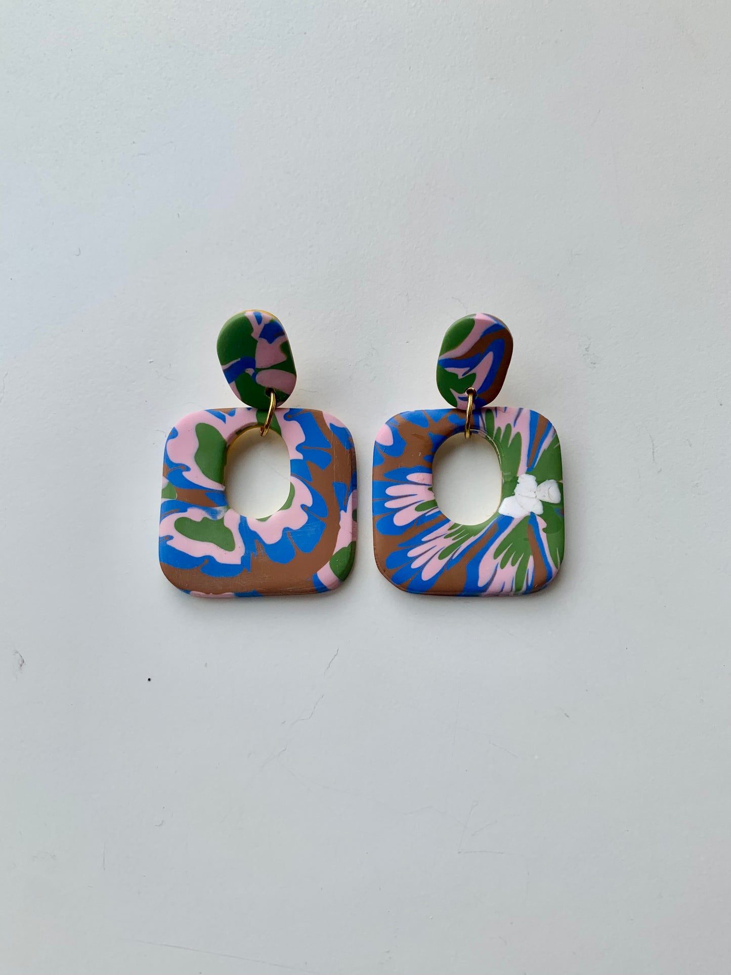 Dalia rosa y marrón