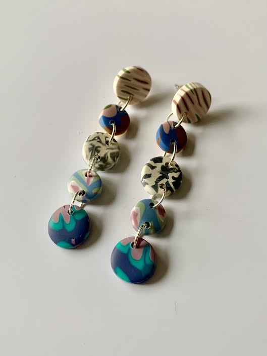 Celia rosa y multicolor