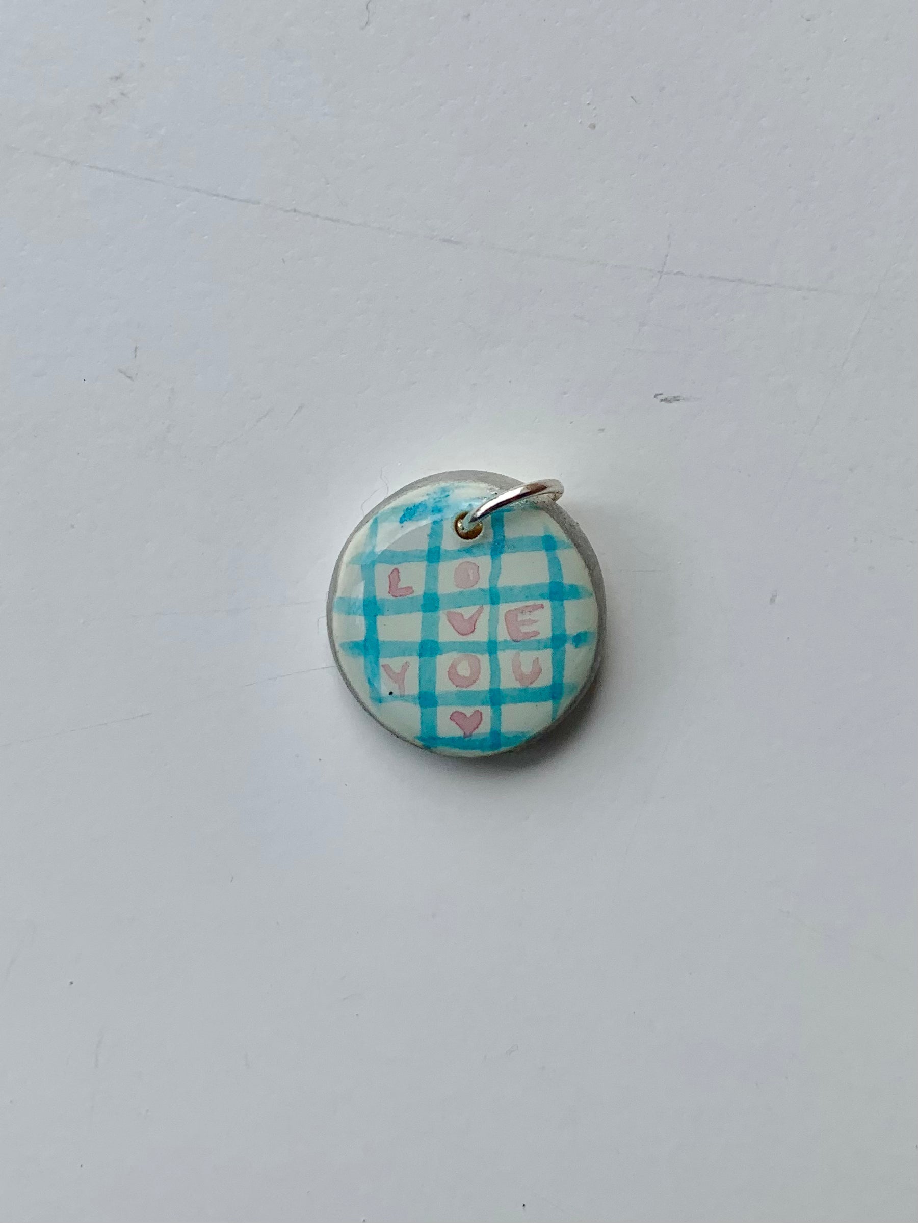 Pendientes love de arcilla polimérica hechos a mano - Carine