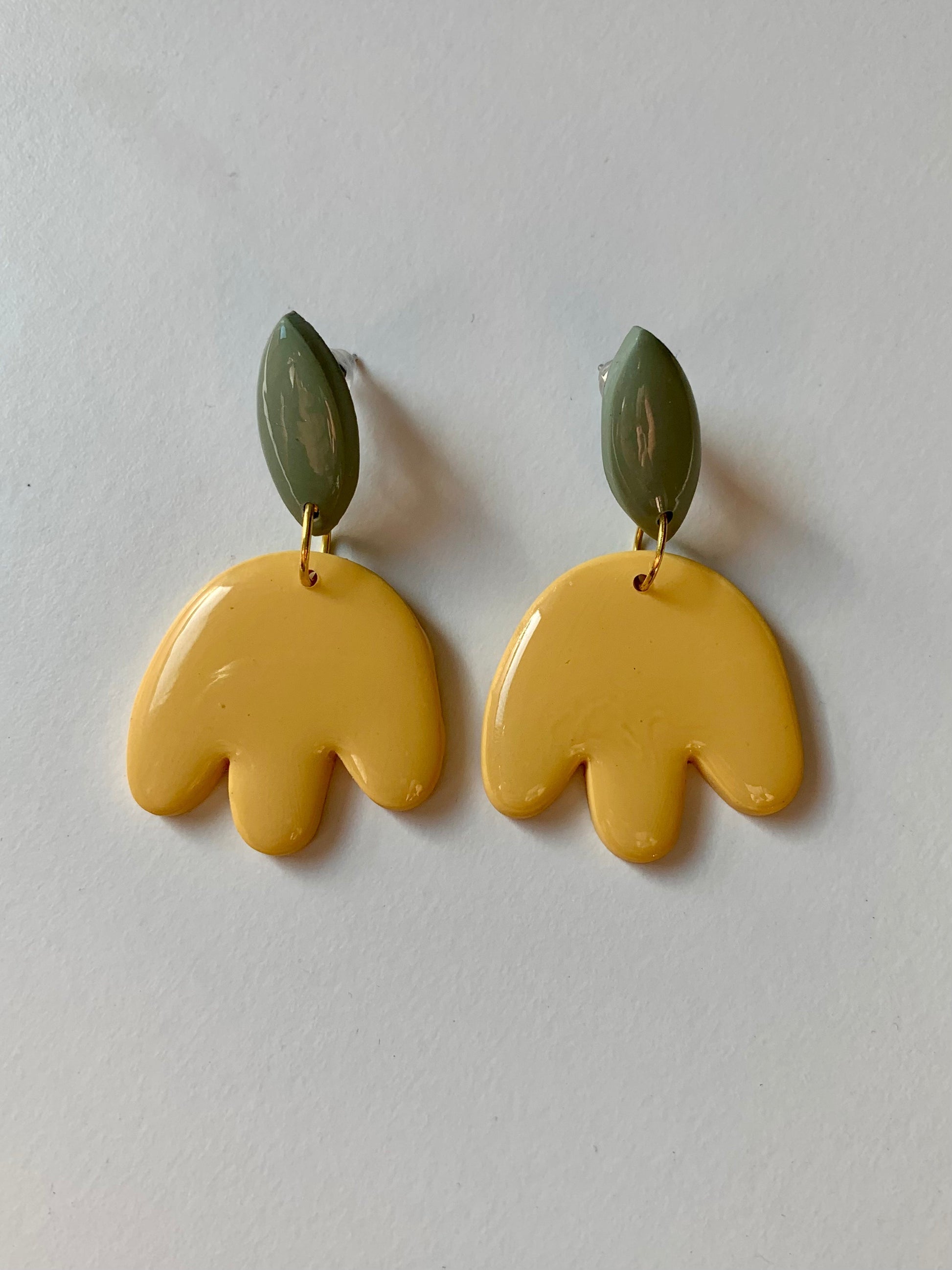 Pendientes flora amarillo de arcilla polimérica hechos a mano - Carine