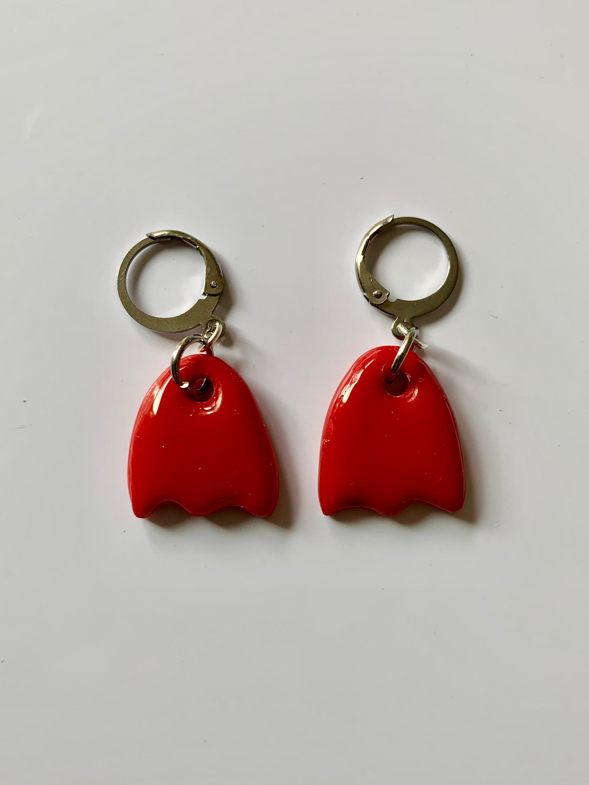 Pendientes carrie rojos de arcilla polimérica hechos a mano - Carine