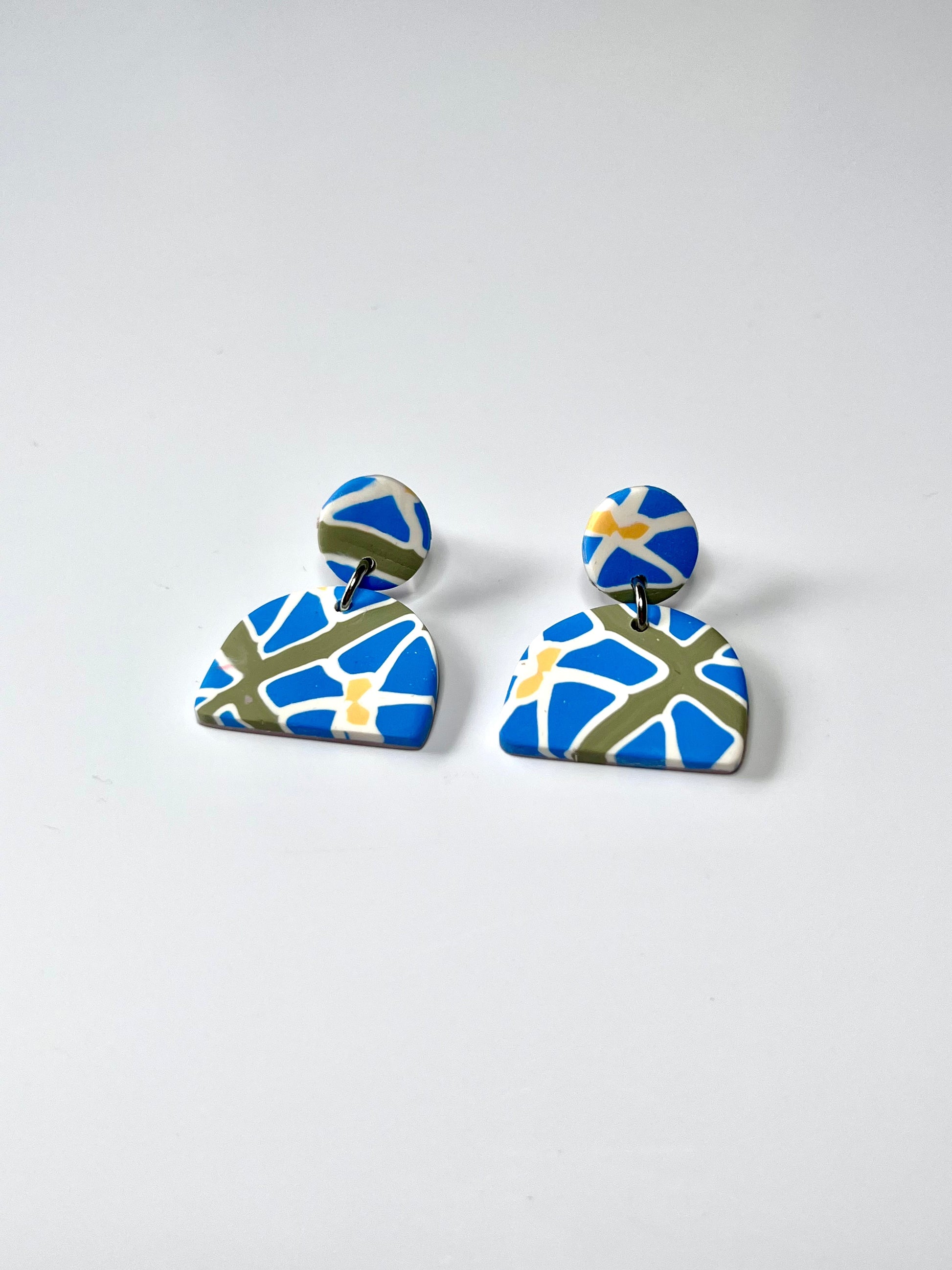 Pendientes meninas multicolor tonos azules de arcilla polimérica hechos a mano - Carine