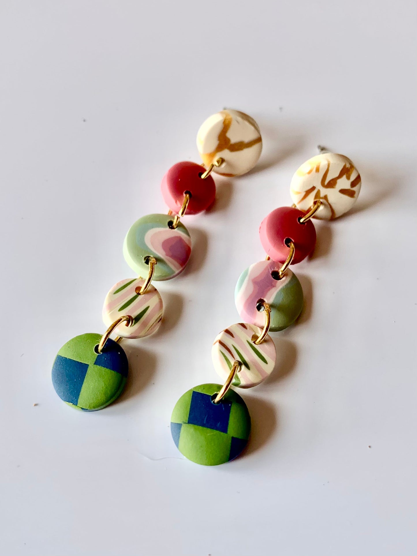Pendientes celia oro, hueso y multicolor de arcilla polimérica hechos a mano - Carine