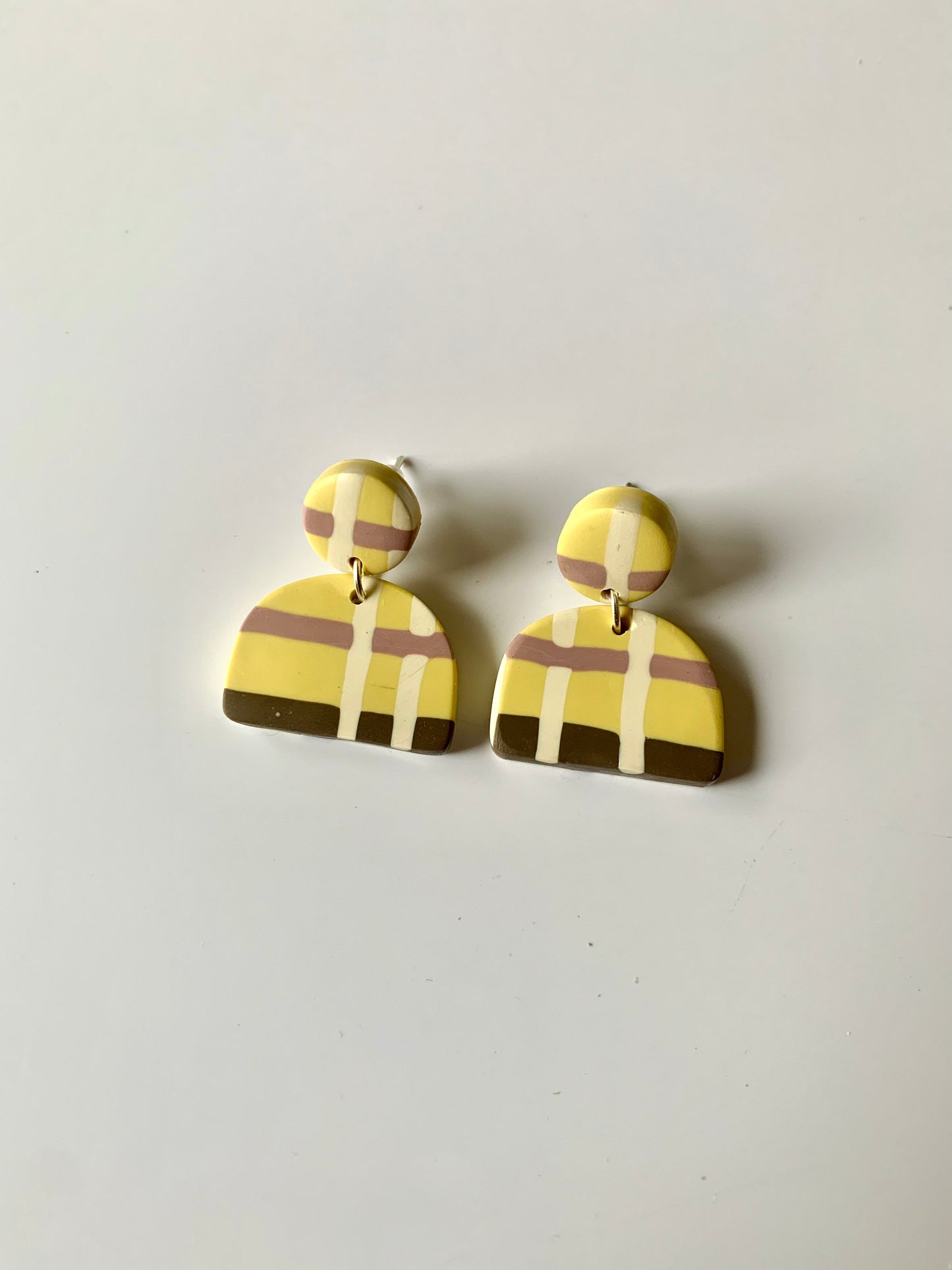 Pendientes meninas cuadros grandes amarillos de arcilla polimérica hechos a mano - Carine