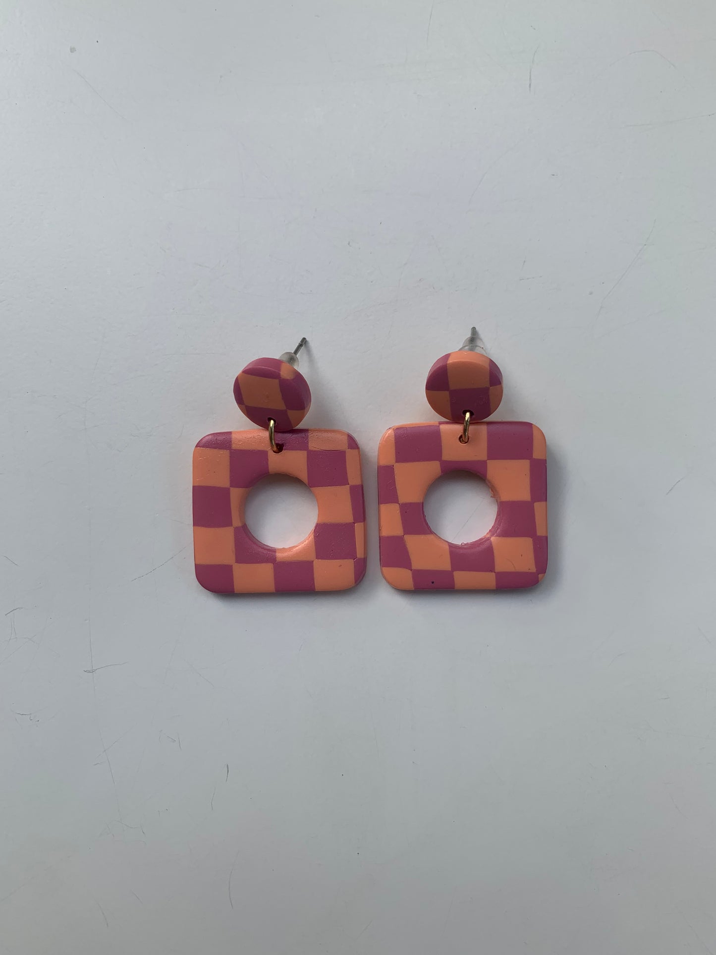 Greta cuadros naranjas y rosas