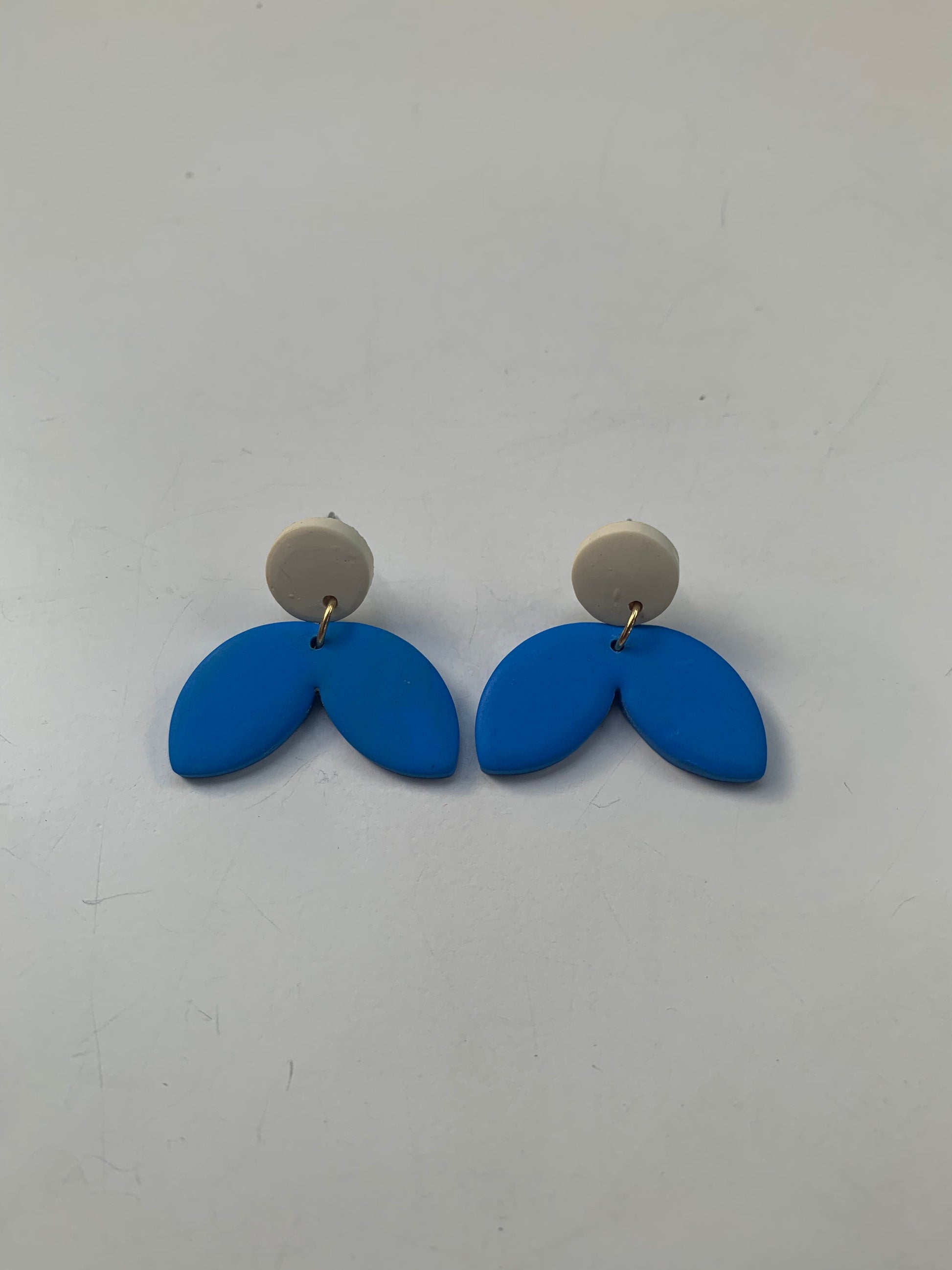 Pendientes ariel azul de arcilla polimérica hechos a mano - Carine