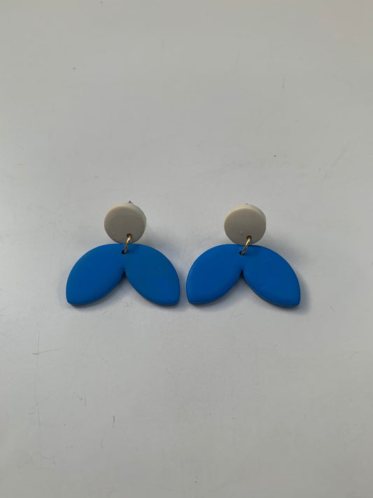 Pendientes ariel azul de arcilla polimérica hechos a mano - Carine