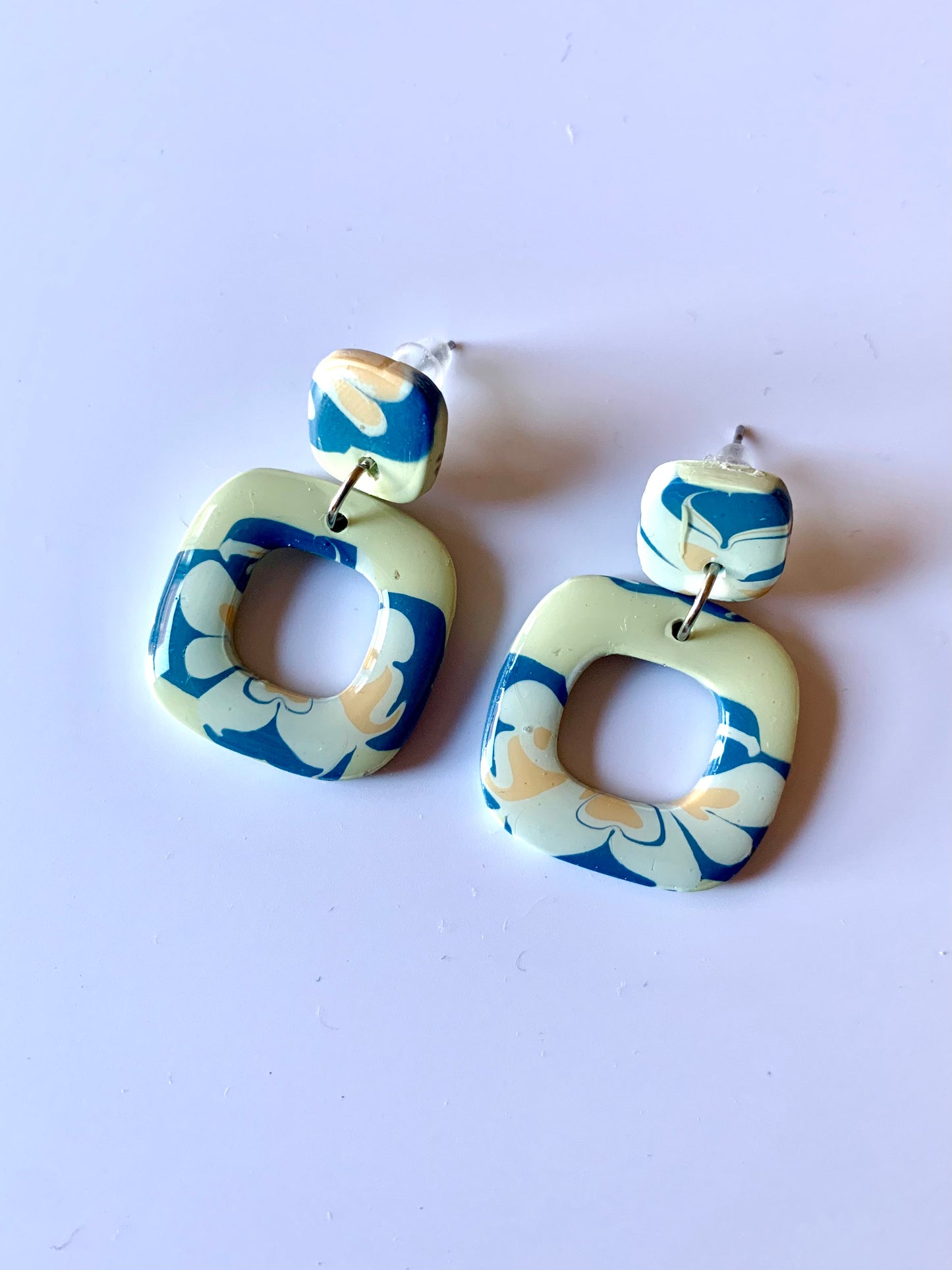 Mini Greta verde flores azules