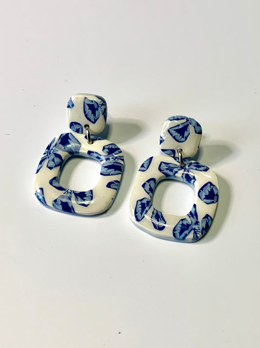 Mini Greta muchas flores azules