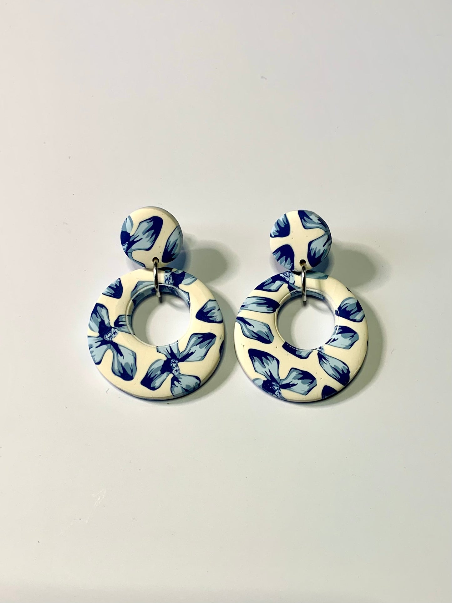 Lolita muchas flores azules