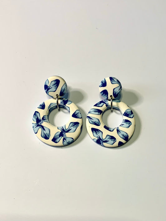 Lolita muchas flores azules