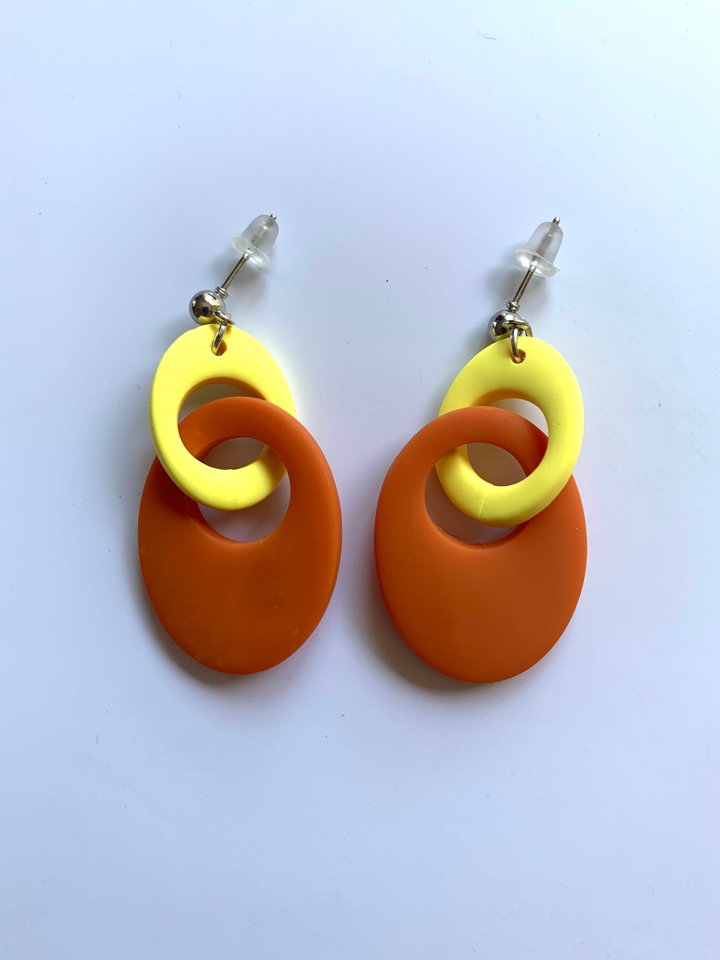 Soles naranja y amarillo