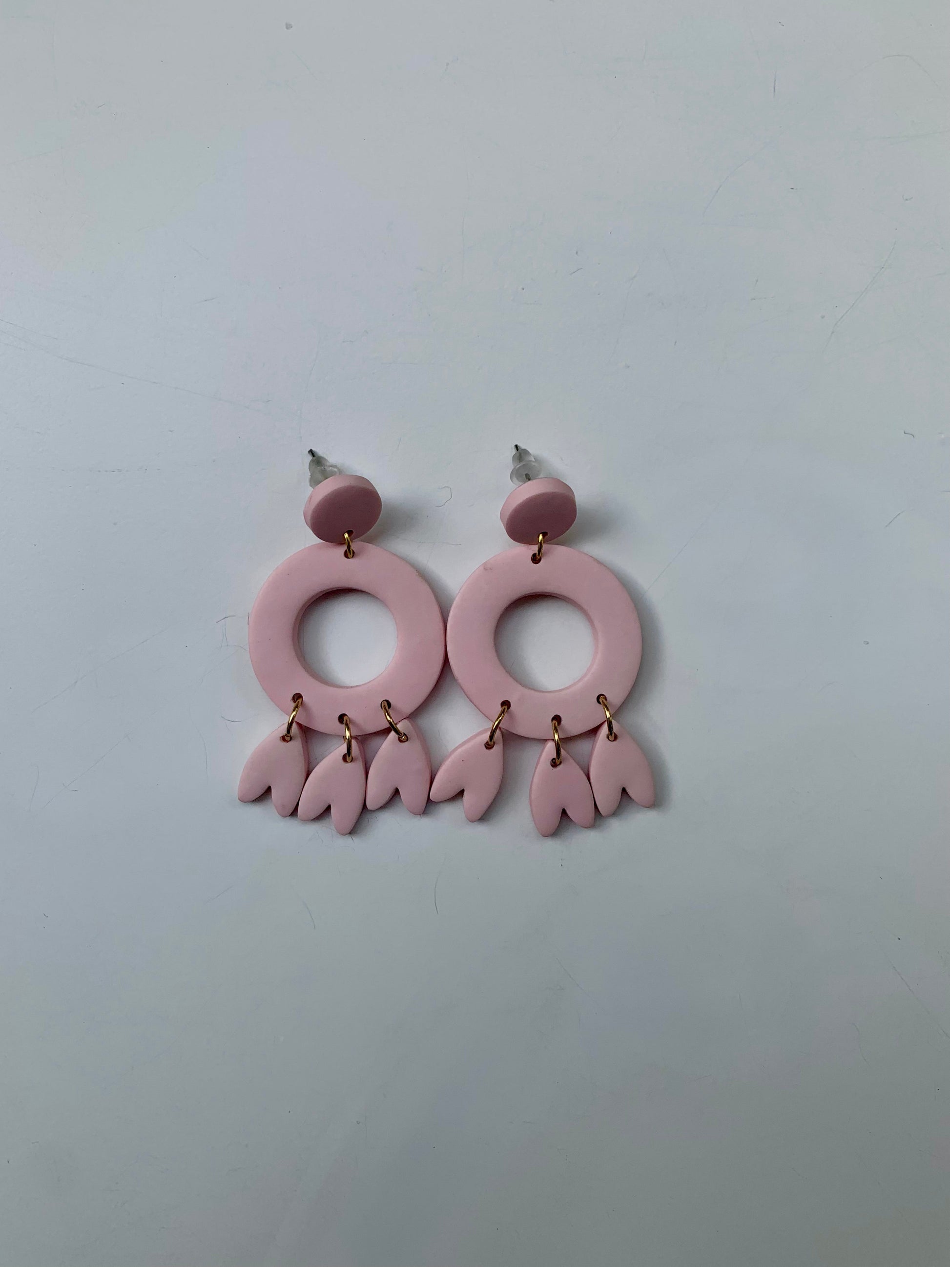 Pendientes atrapasueños rosa de arcilla polimérica hechos a mano - Carine