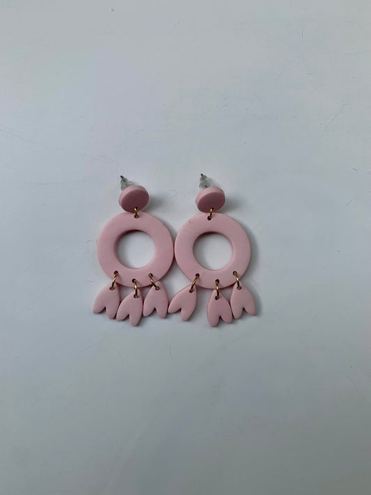 Pendientes atrapasueños rosa de arcilla polimérica hechos a mano - Carine