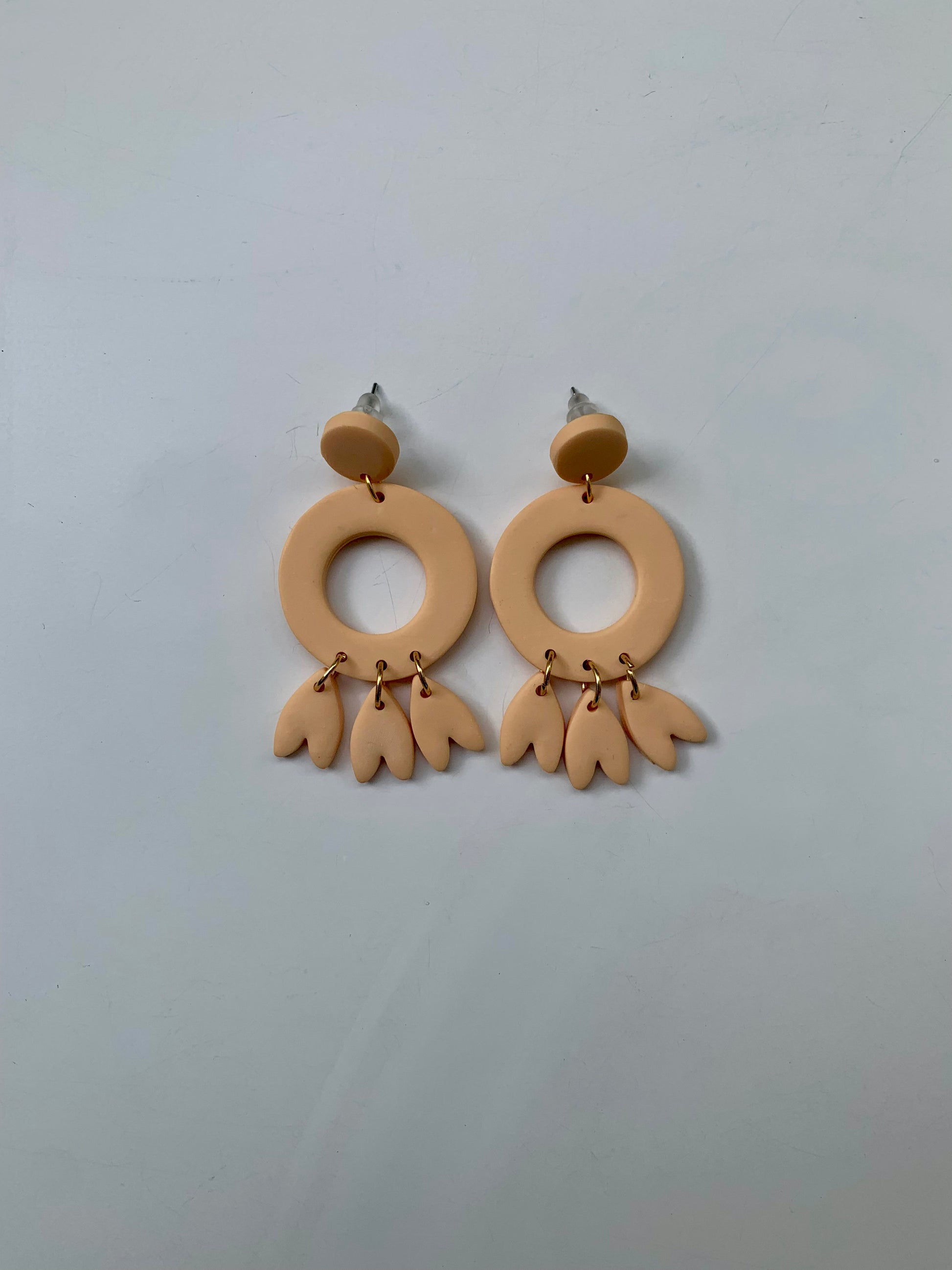Pendientes atrapasueños naranja de arcilla polimérica hechos a mano - Carine