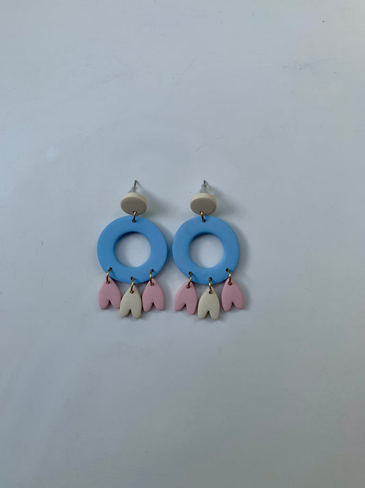 Pendientes atrapasueños celeste, rosa y amarillo de arcilla polimérica hechos a mano - Carine