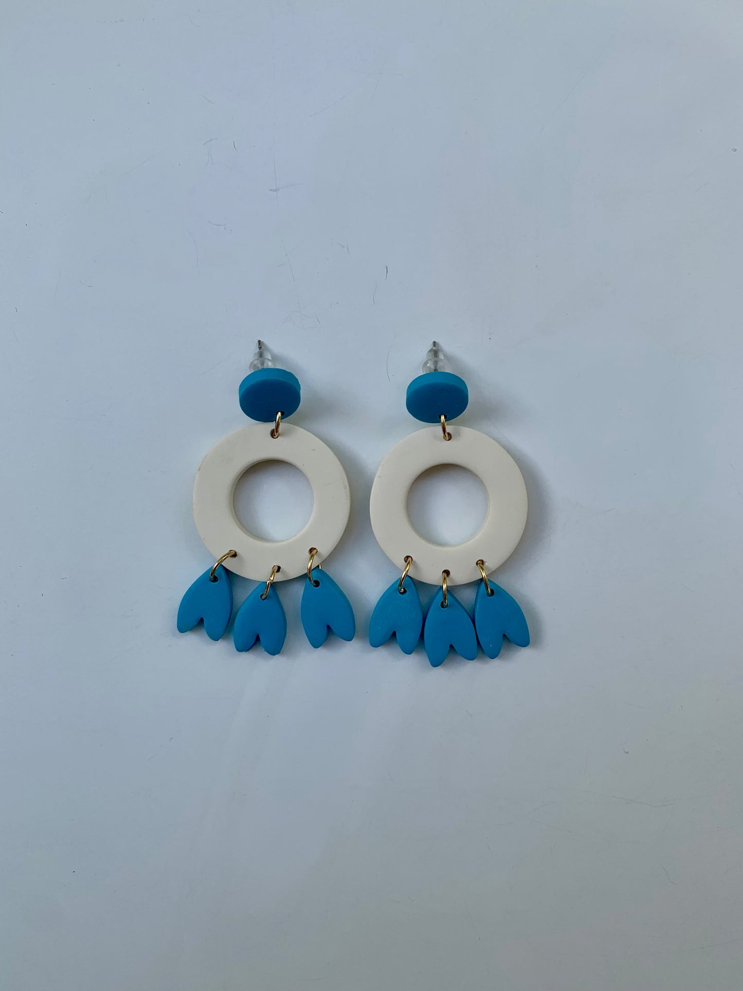 Pendientes atrapasueños hueso y turquesa de arcilla polimérica hechos a mano - Carine