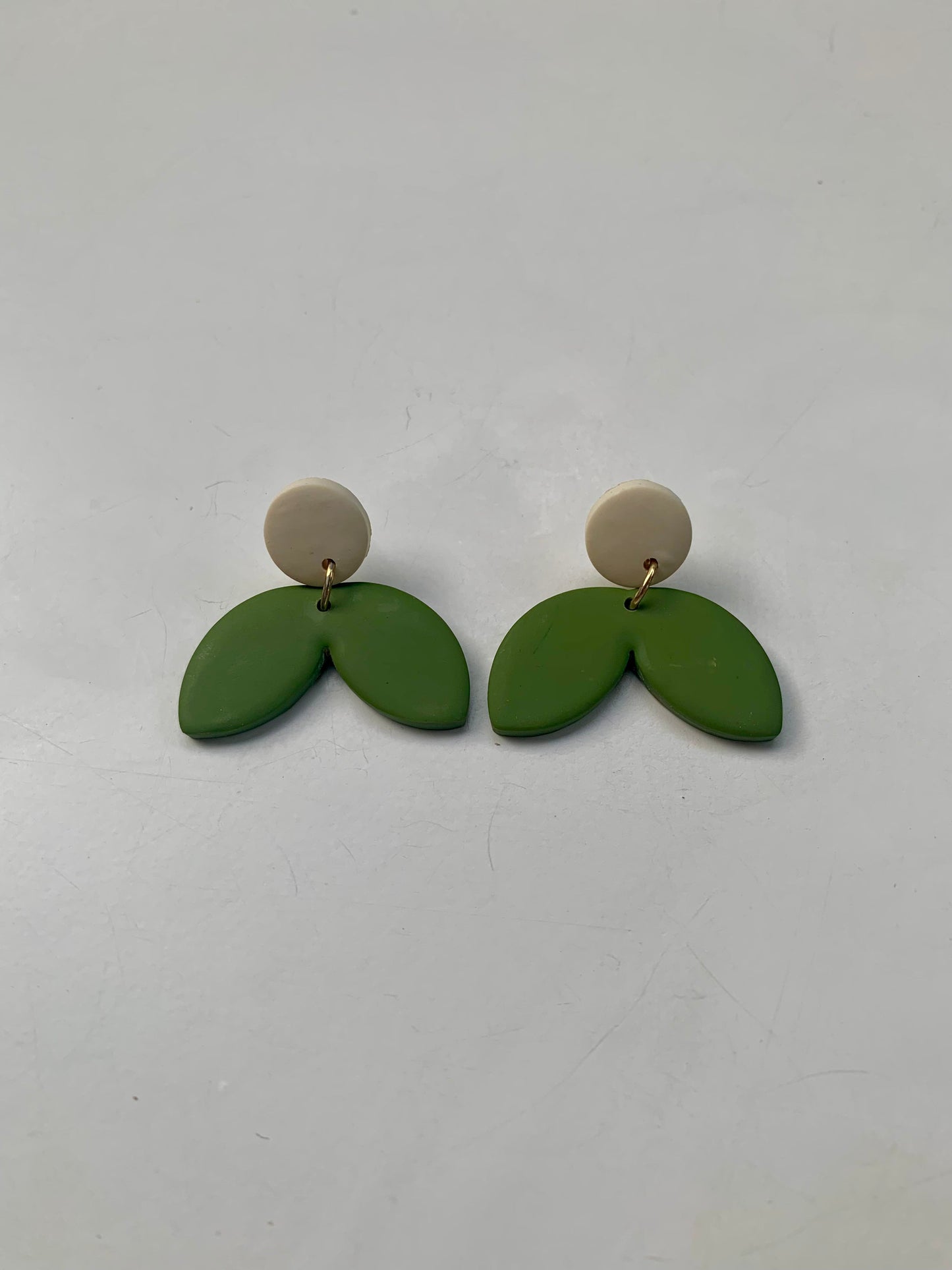 Pendientes ariel verde de arcilla polimérica hechos a mano - Carine