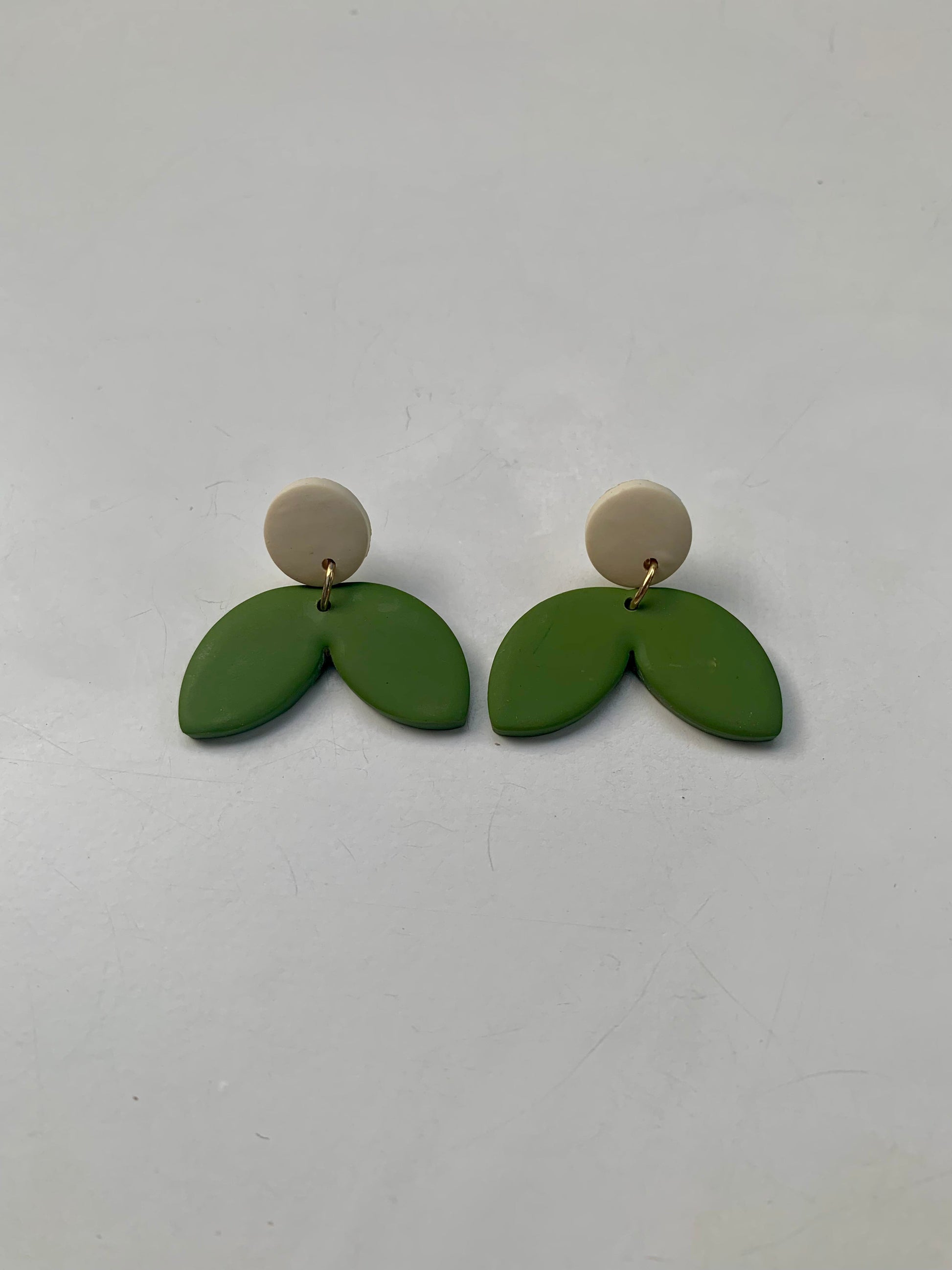 Pendientes ariel verde de arcilla polimérica hechos a mano - Carine