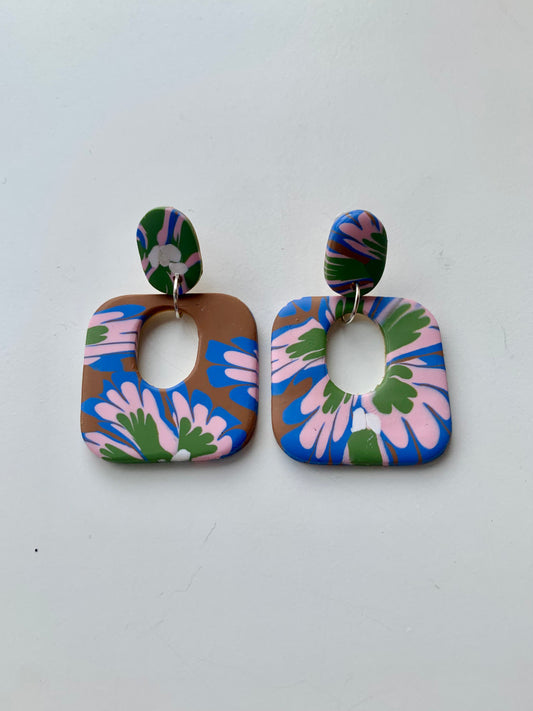 Dalia rosa y marrón